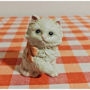 Homco White Persian Ceramic Vintage Kitten Cat Figurine Blue Eyes With Bow #1428